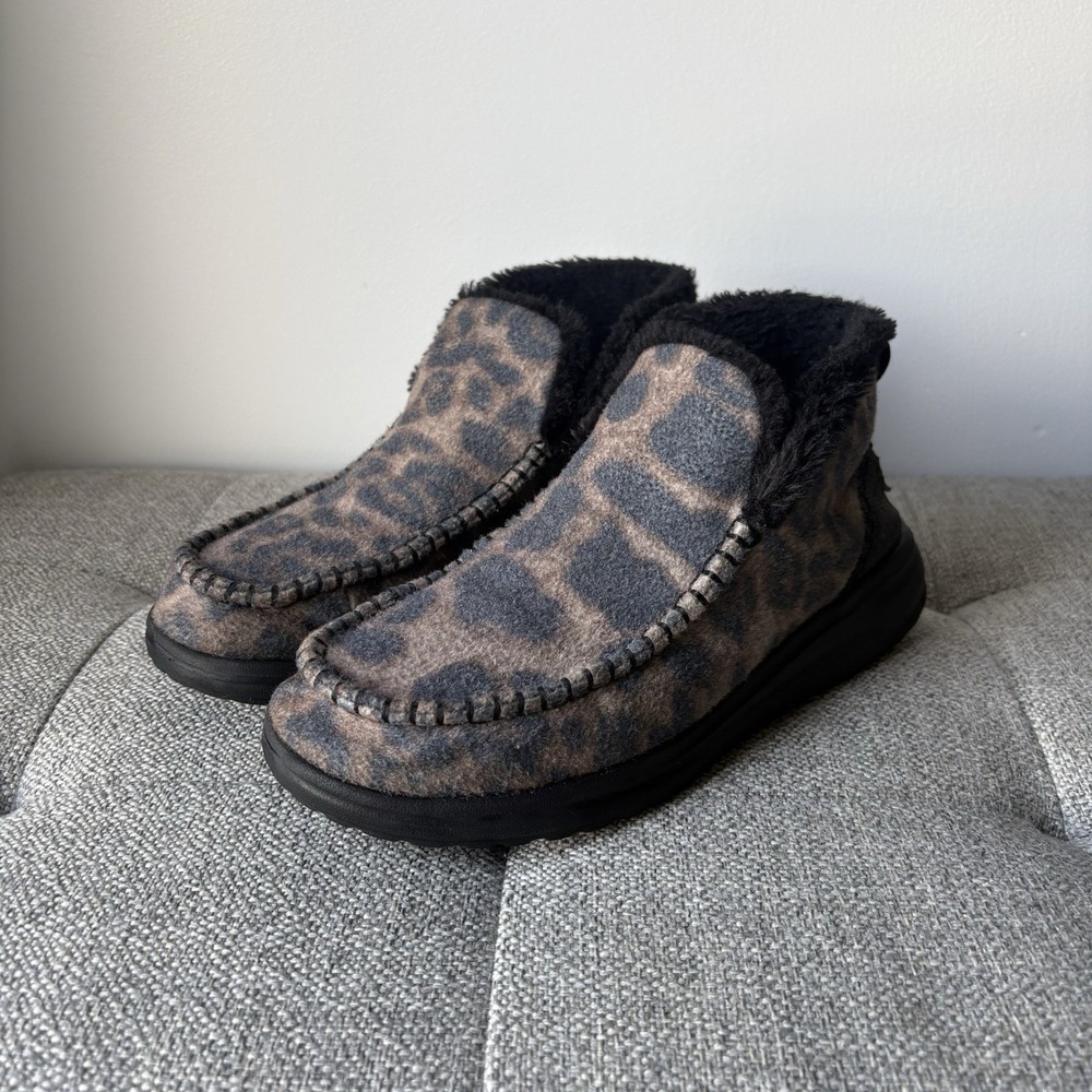 Hey Dude Women's Denny Slip On Booties Leopard  Print Size 9 EUC